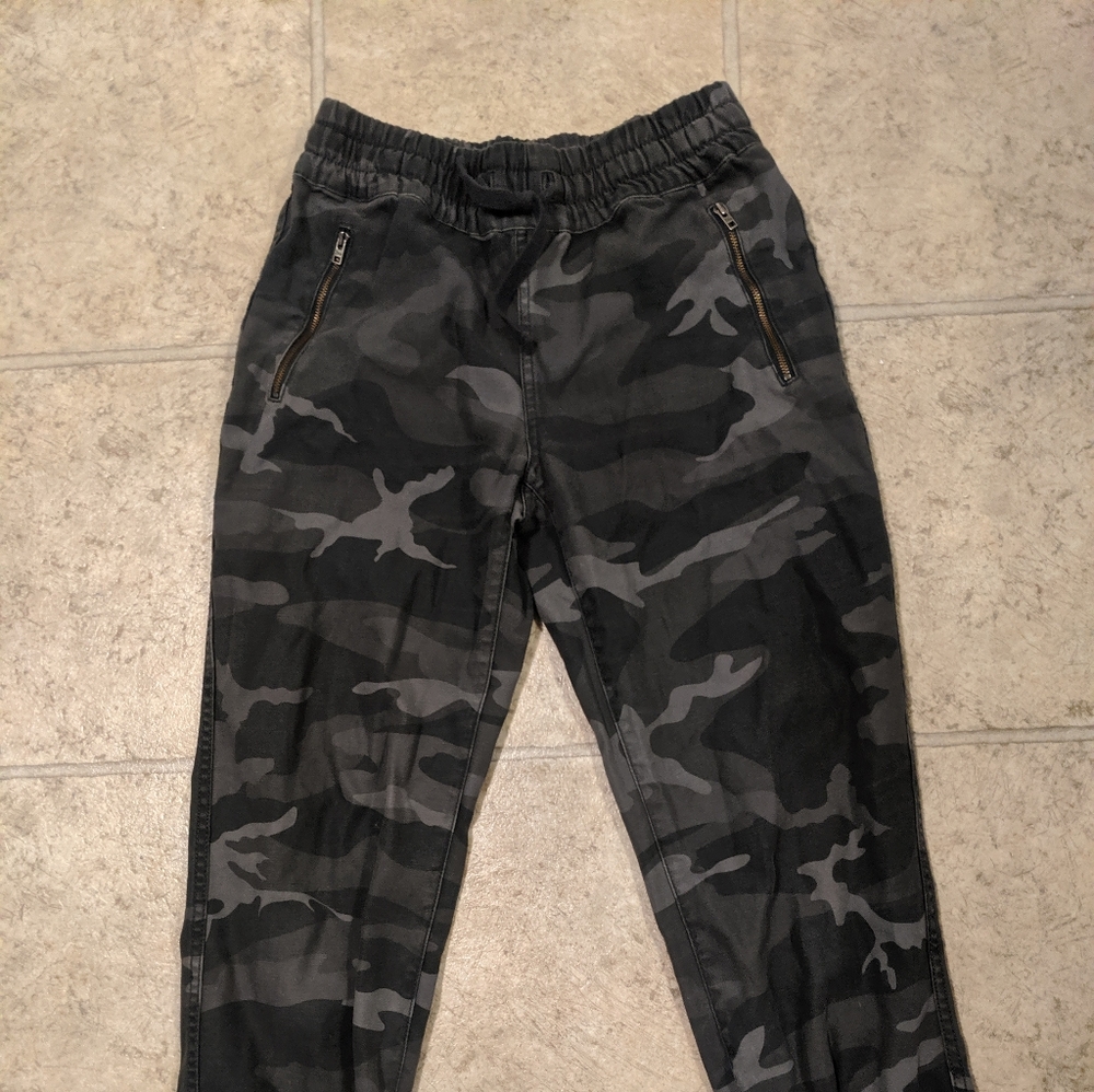 TNA Alix Camo Jogger